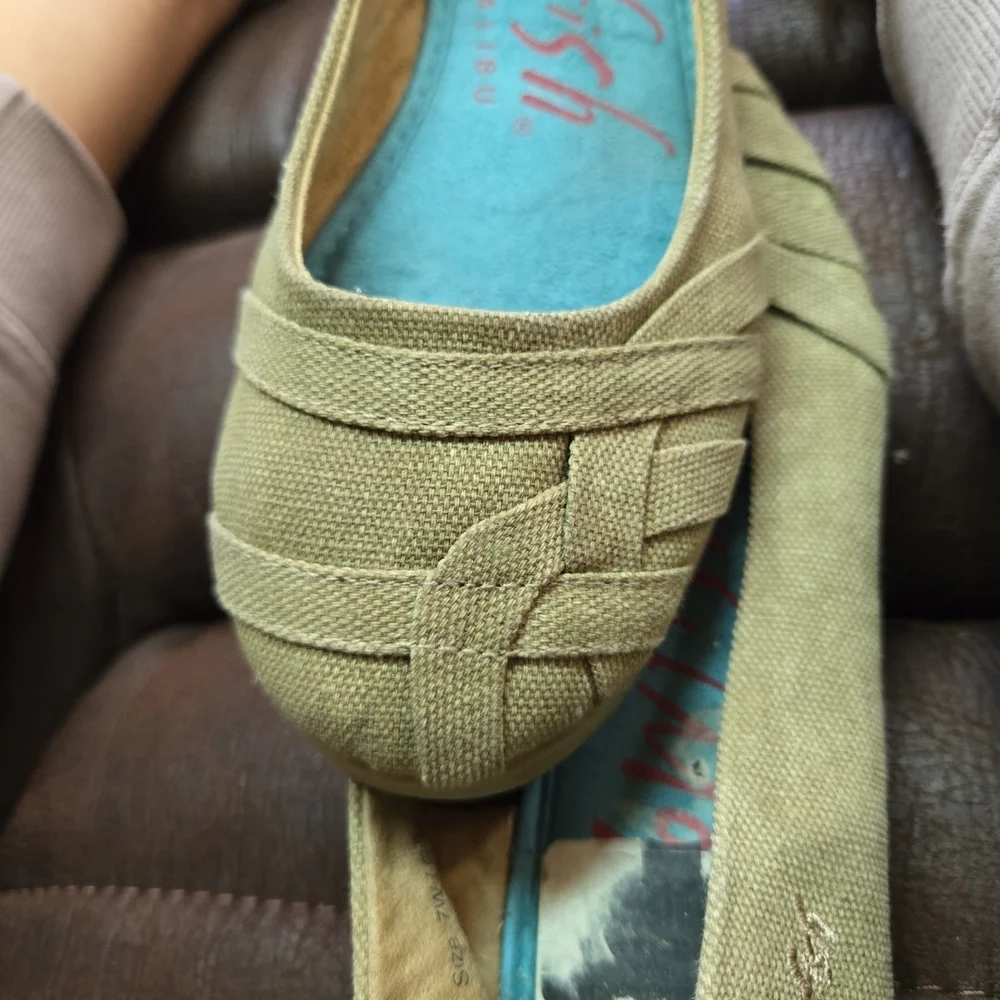 Blowfish Women's Size US 7 Tan Slip On Flats Shoes Low Top‎ Casual Comfort